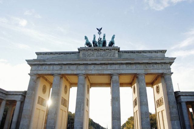 0_742_0_495_one_berlin-brandenburgertor